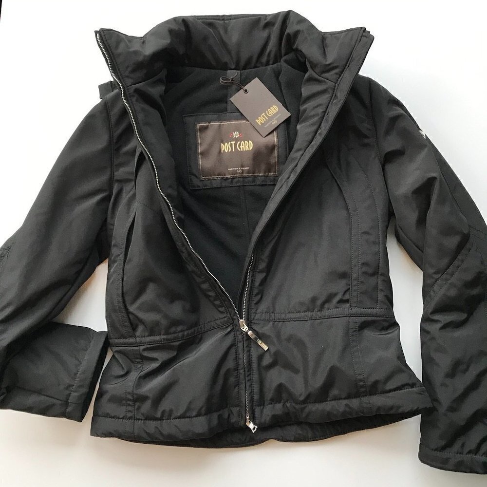 POST CARD in “HOUSE OF GUCCI”  Luxury Black Ski Jacket, detach hood, NWT sz 4